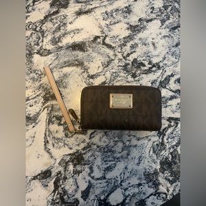 Michael Kors Wallet/ Wristlet